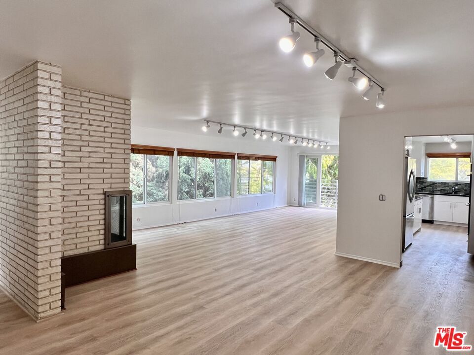 Property Photo:  415 N Palm Dr  CA 90210 