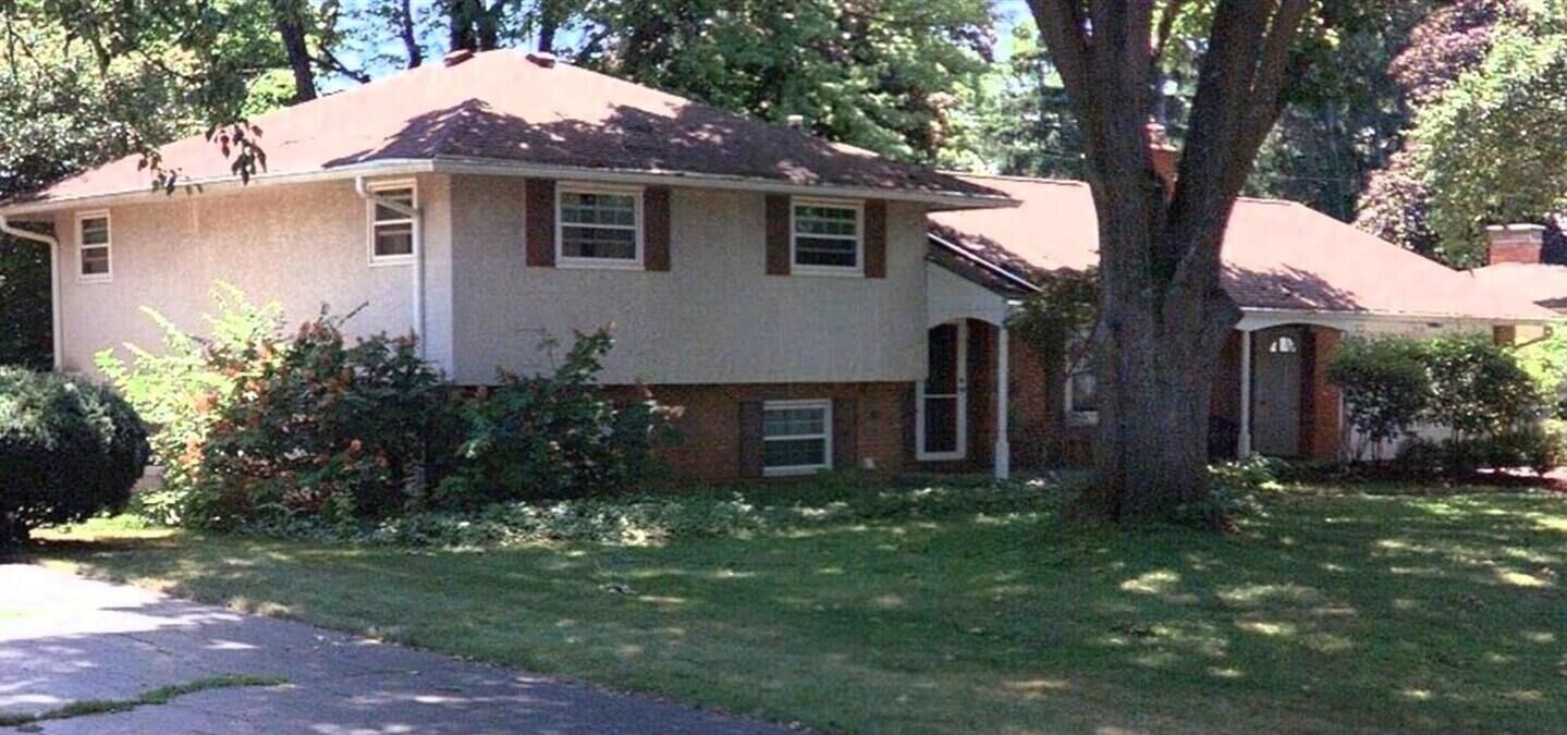 Property Photo:  3140 Wareham Road  OH 43221 