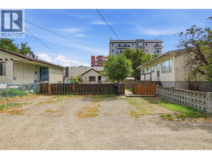 Property Photo: 168 Yew Street BC V2B 3Z9