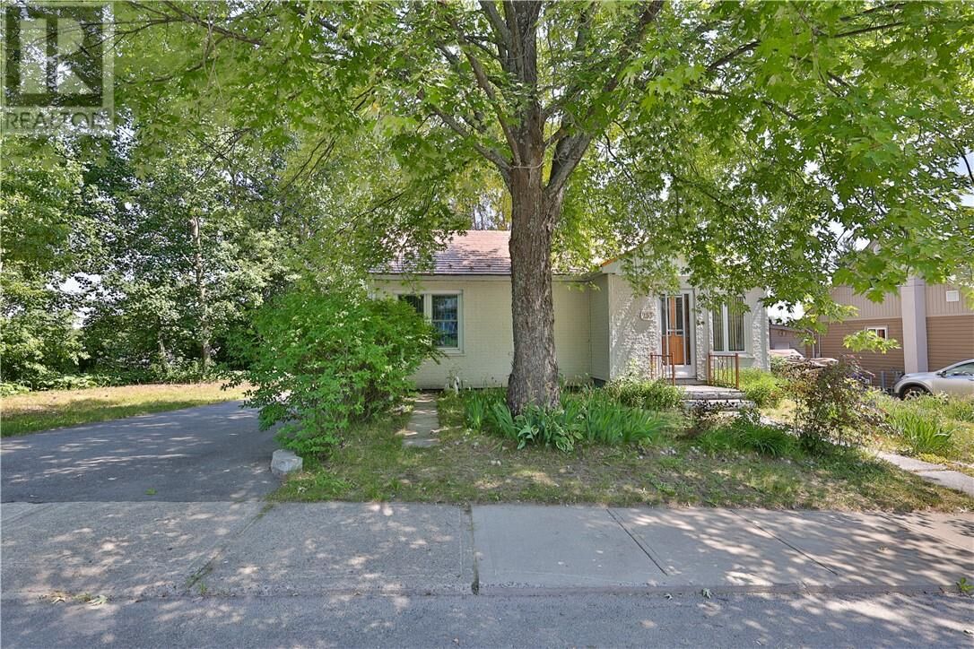Property Photo:  253 Twelfth Avenue  ON P3Y 1M8 