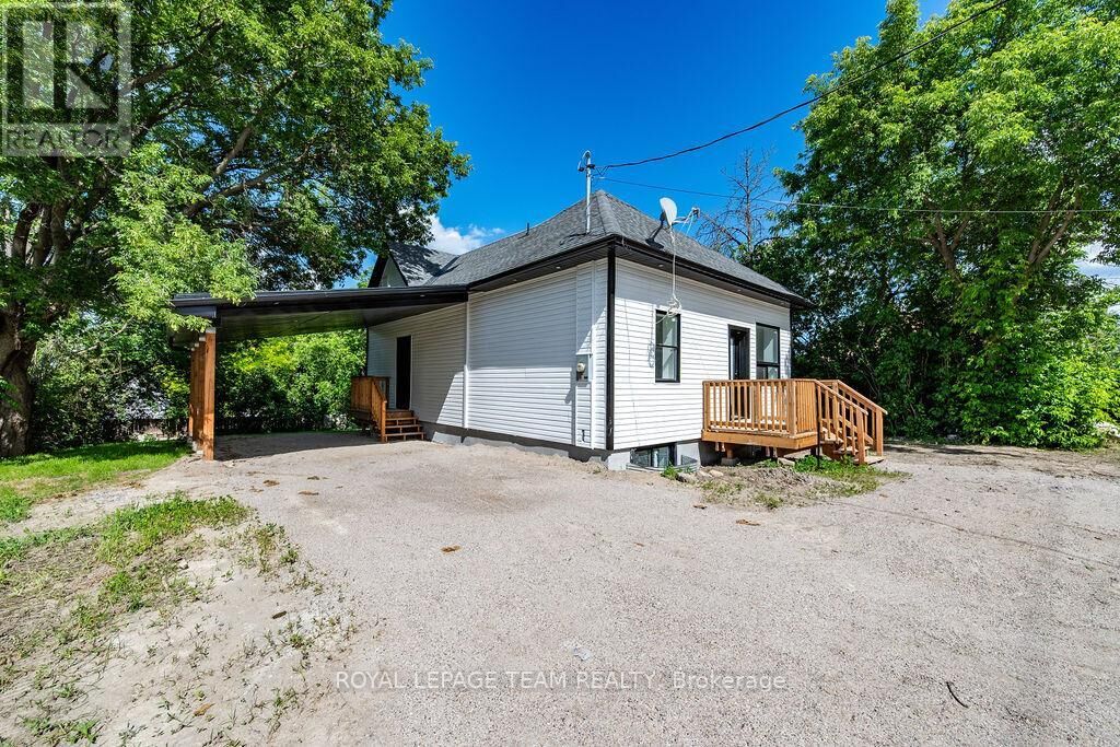 Property Photo: 29 Gillies Street ON K0A 1G0