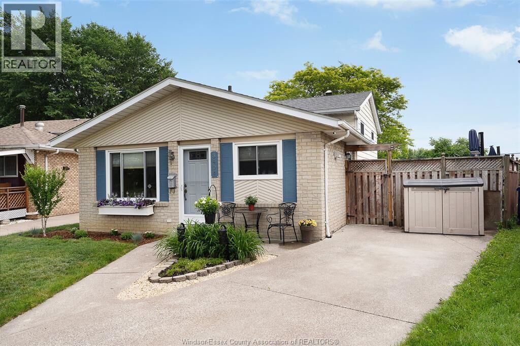 Property Photo:  3404 Hemlock  ON N8R 1Z9 