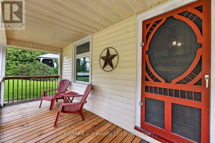 Property Photo: 301 Thames Street South ON N5C 2T8