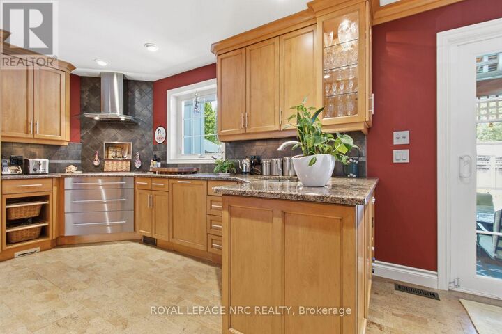Property Photo:  7 King'S Grant Court West  ON L2N 2S2 