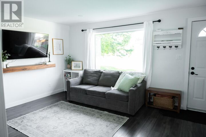Property Photo:  417 Hester Street  ON P7B 2L1 