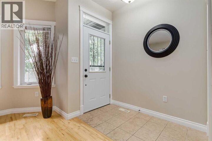 Property Photo:  310 8 Avenue Northeast  AB T2E 0P9 