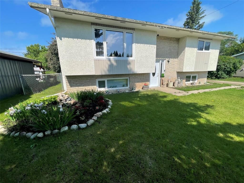 Property Photo:  245 Young Street  MB R0K 0H0 