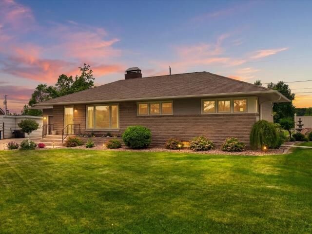 Property Photo:  821 S Division Street  WI 54421 