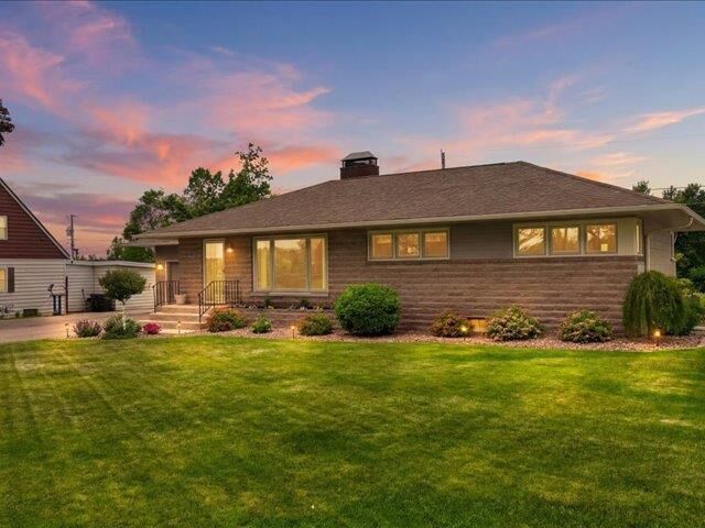 Property Photo:  821 S Division Street  WI 54421 