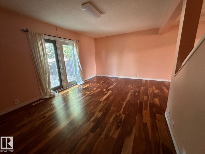 Property Photo:  1704 37 Street NW  AB T6L 2R7 