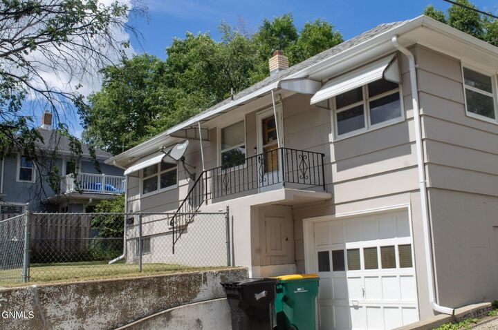 Property Photo:  1208 Avenue B E  ND 58501 