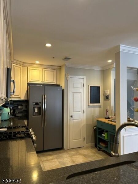 Property Photo:  93 Lakeview Ct  NJ 07442 