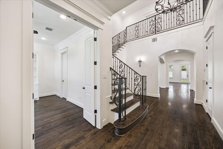 Property Photo:  1539 Hewitt Drive  TX 77018 