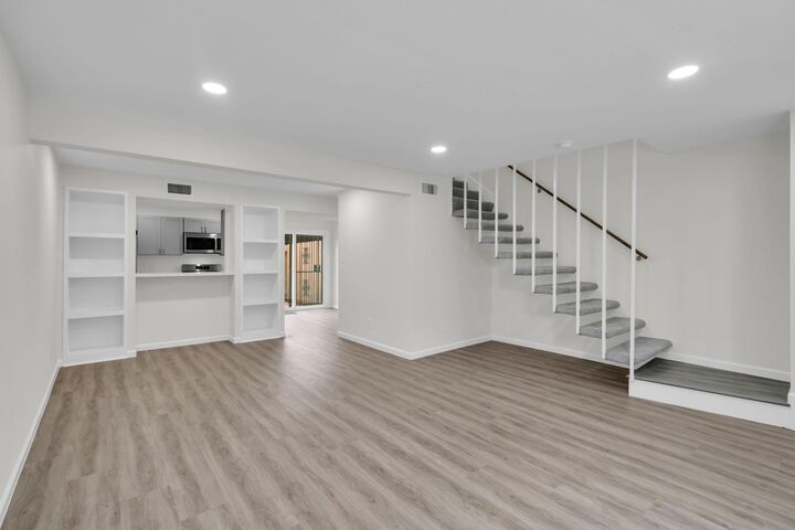 Property Photo:  6111 Beverly Hill Street 32  TX 77057 