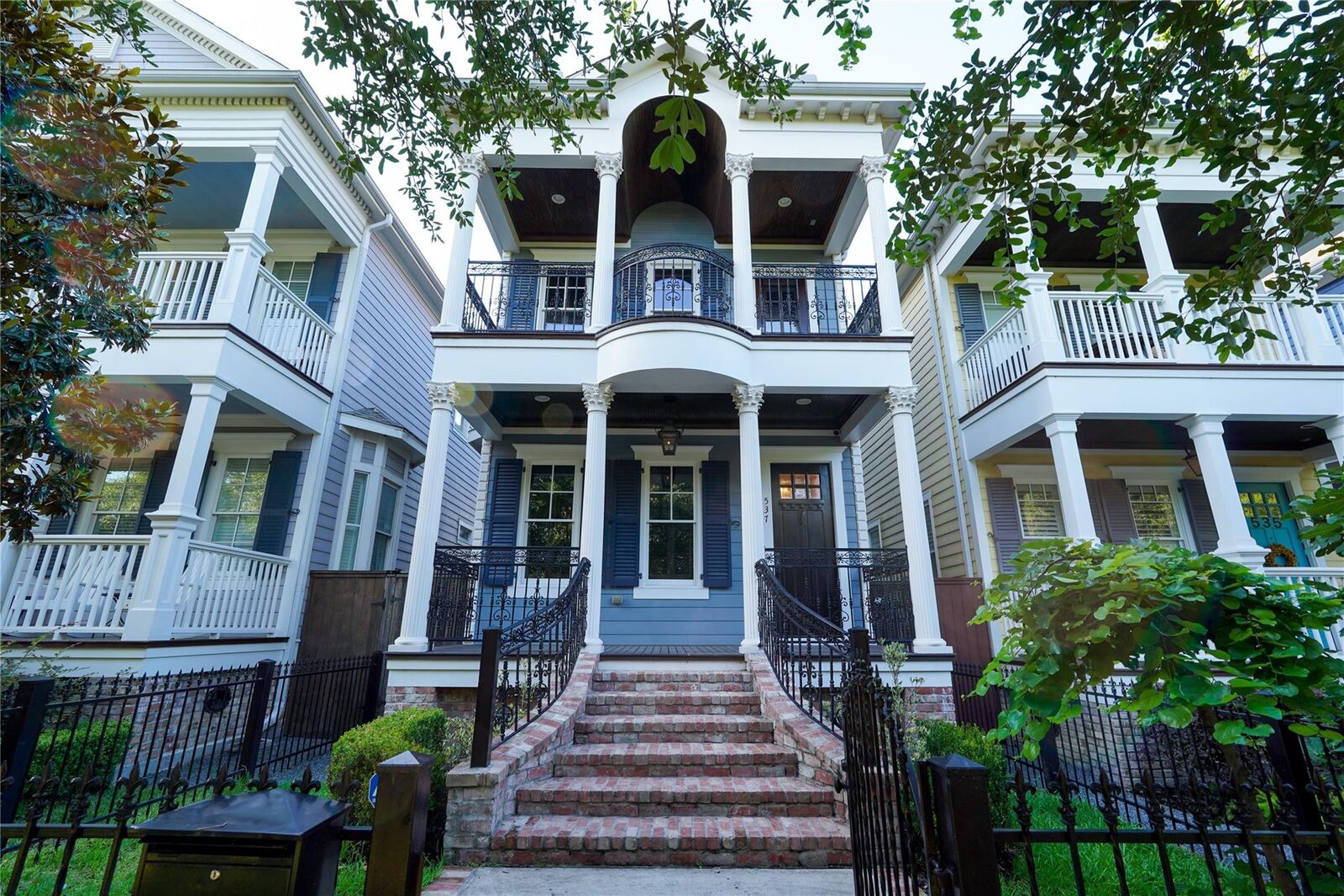 Property Photo: 537 W 22nd St TX 77008