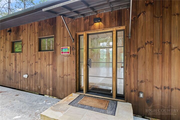 Property Photo:  281 New River Farms Road  NC 28626 