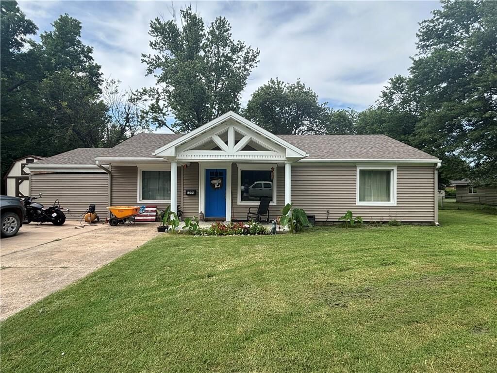 Property Photo:  1004 E Main Street  KS 67335 