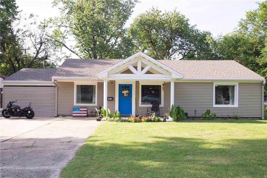 Property Photo:  1004 E Main Street  KS 67335 