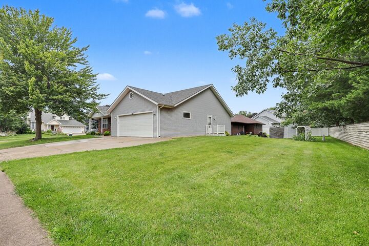 Property Photo:  416 E 15th Street  IA 50219 