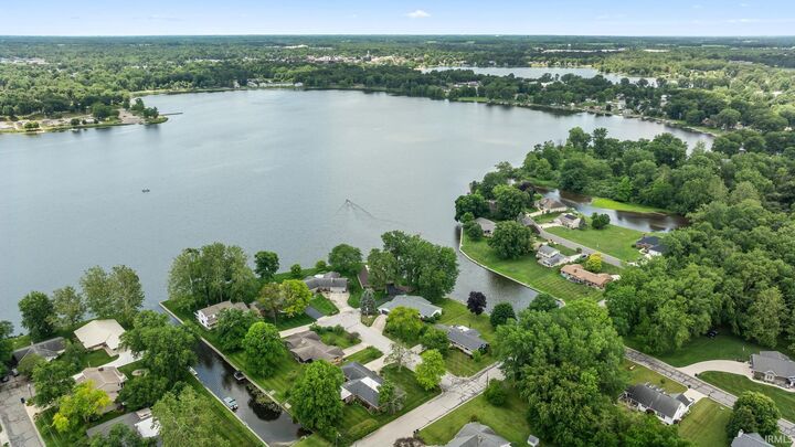 Property Photo:  1727 Sunfish Drive  IN 46580-1823 
