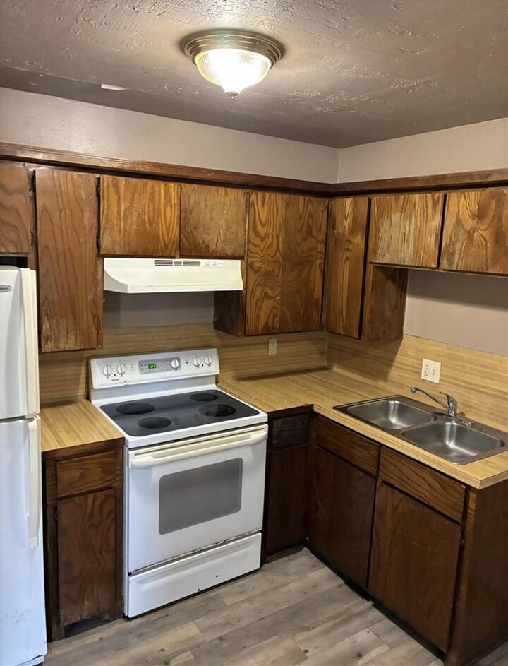 Property Photo: 1401 SW E Ave OK 73501