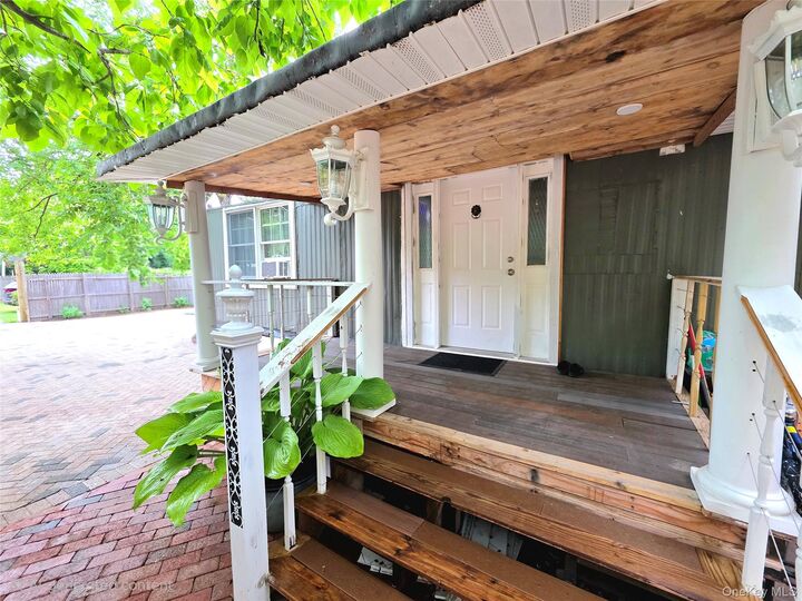 Property Photo:  