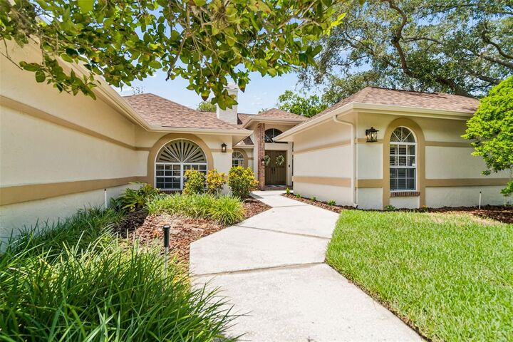 Property Photo: 18106 Fairmead Court FL 33548