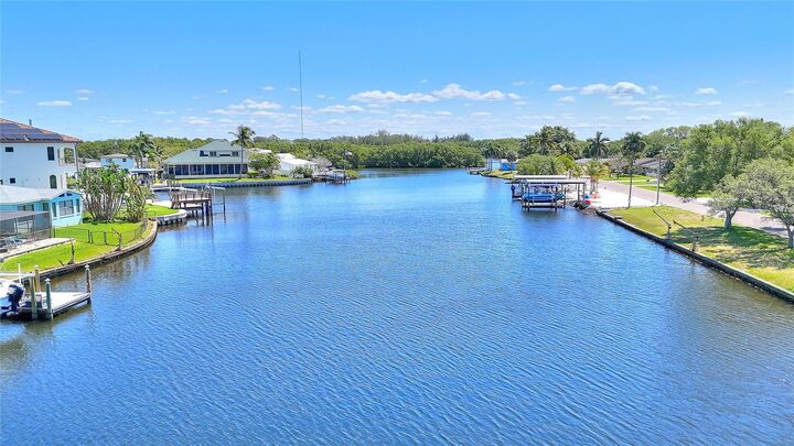 Property Photo:  220 90th Avenue NE  FL 33702 