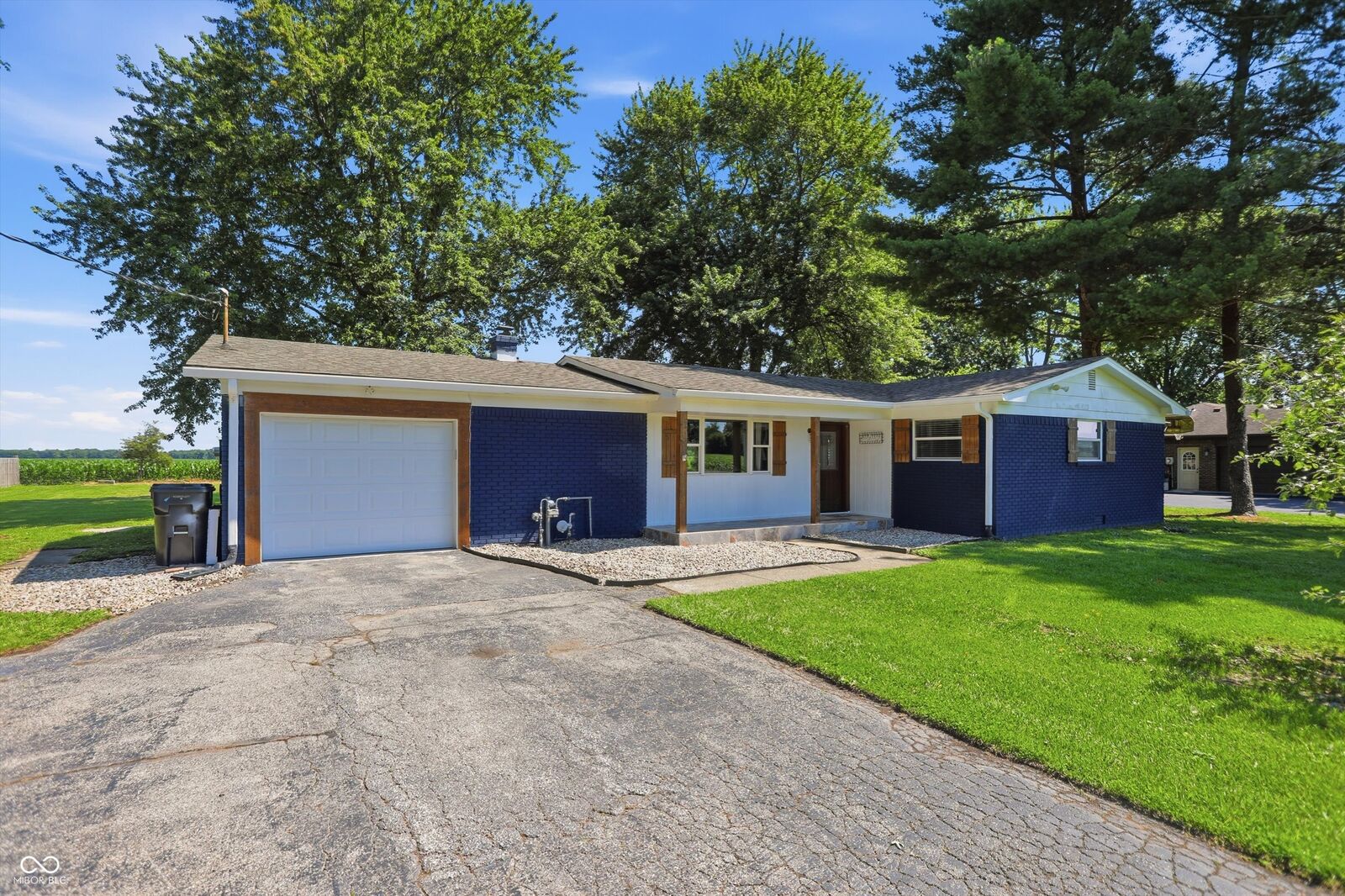 Property Photo:  556 E 1000 N  IN 46040 