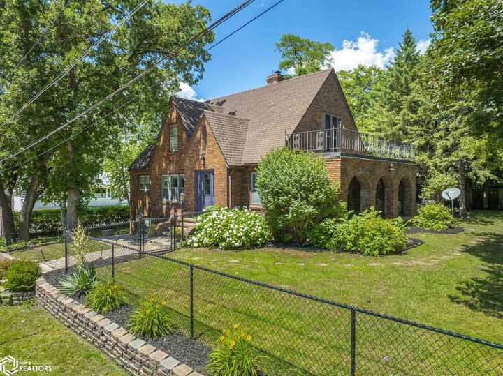 Property Photo:  636 2nd Street NE  IA 50401 