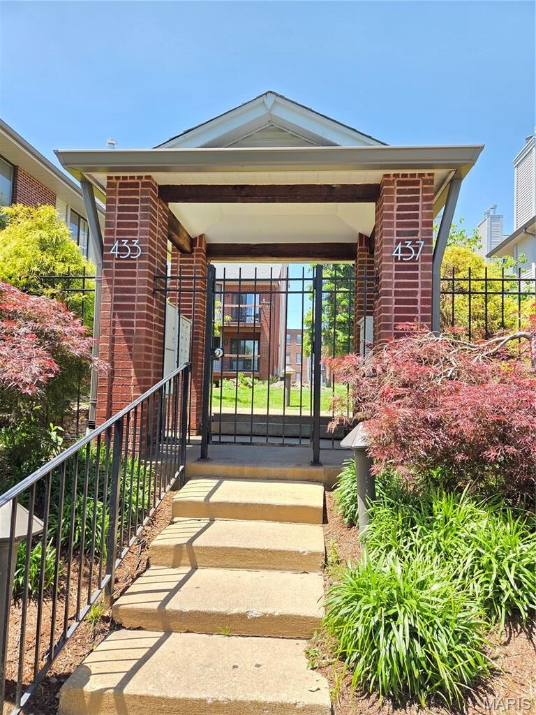 Property Photo:  433 Clara Avenue 12  MO 63112 