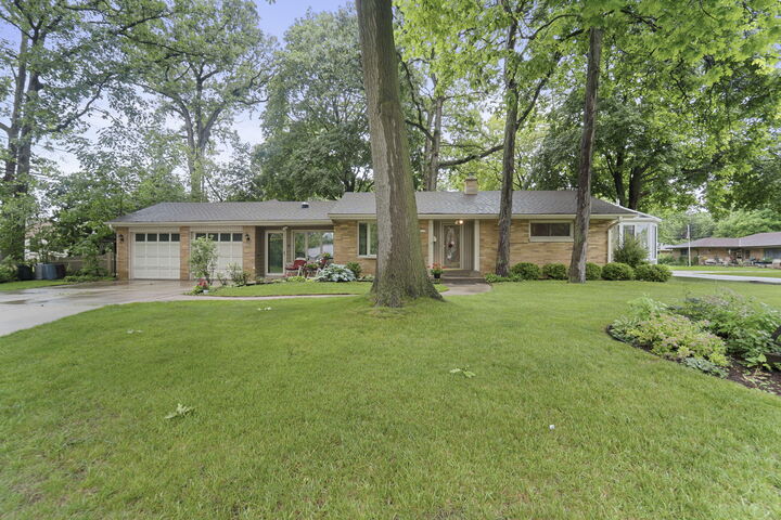 Property Photo:  2450 W Wingate Ave  WI 53209 
