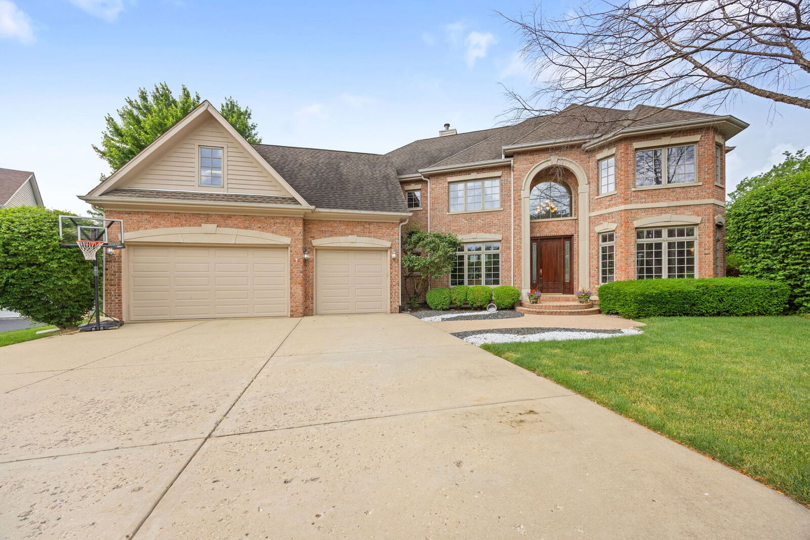 Property Photo:  632 Philip Drive  IL 60103 