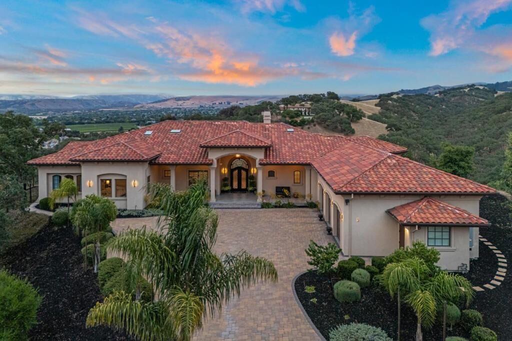 Property Photo:  5 Winding Oaks Drive  CA 94566 