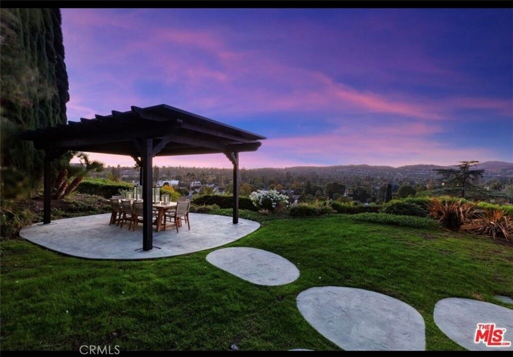 Property Photo:  23534 Aetna  CA 91367 