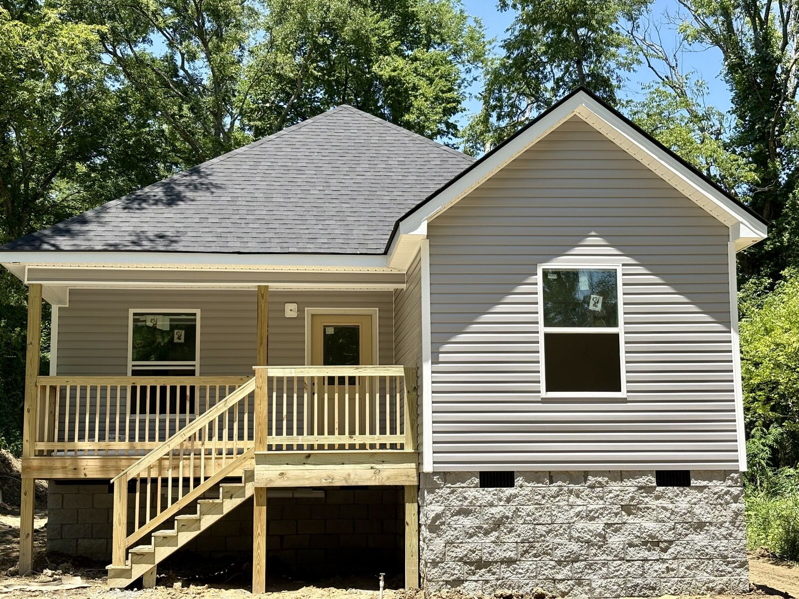 Property Photo:  308 Hannah St  TN 37020 