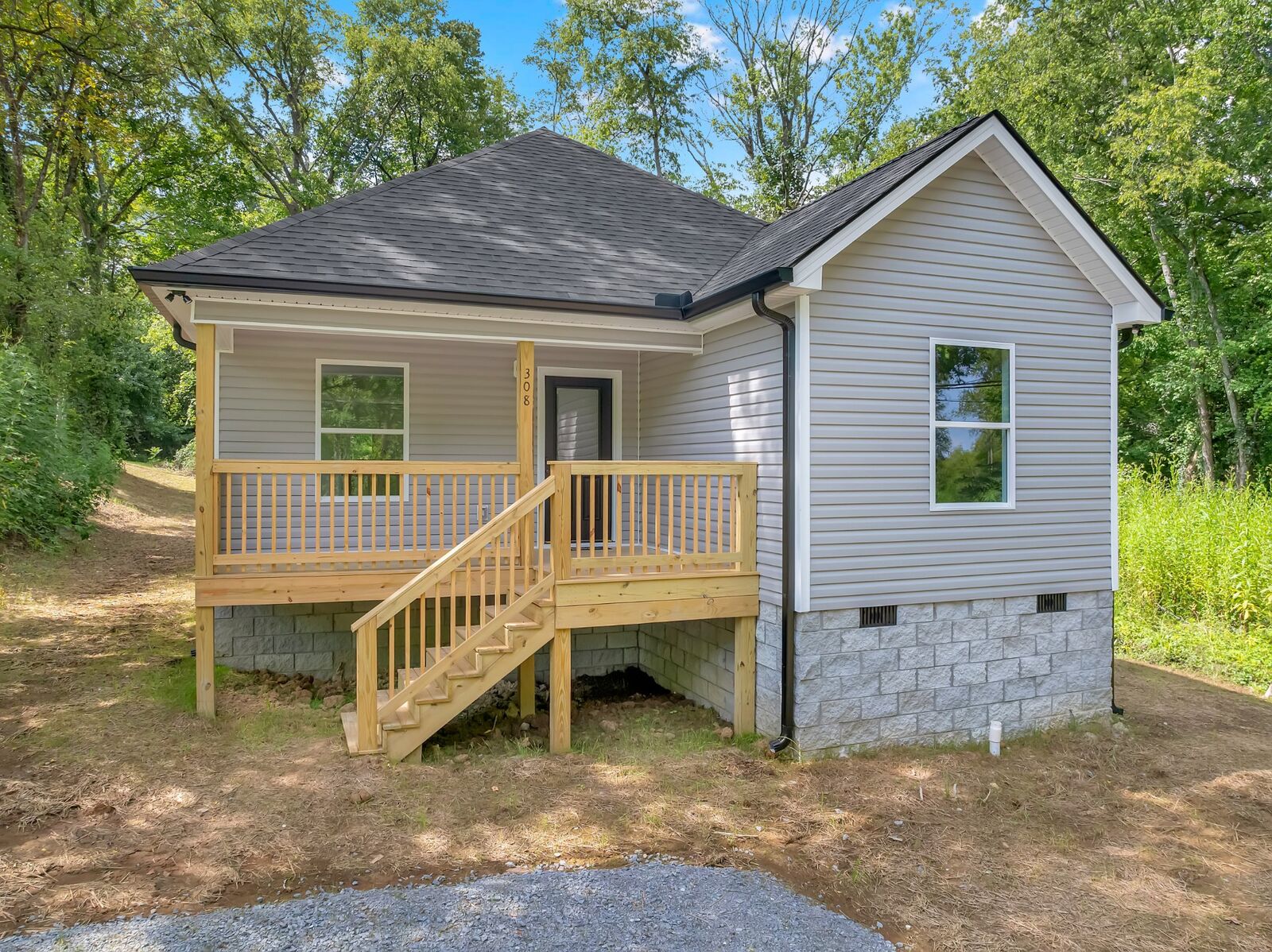 Property Photo: 308 Hannah St TN 37020