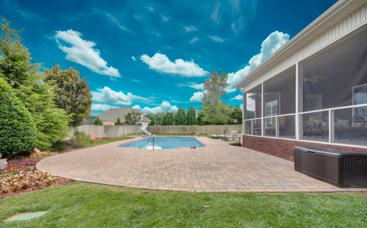 Property Photo: 1910 Baskinbrook Ct TN 37130