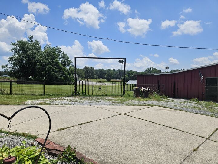 Property Photo:  307 S Leath Rd  TN 37148 