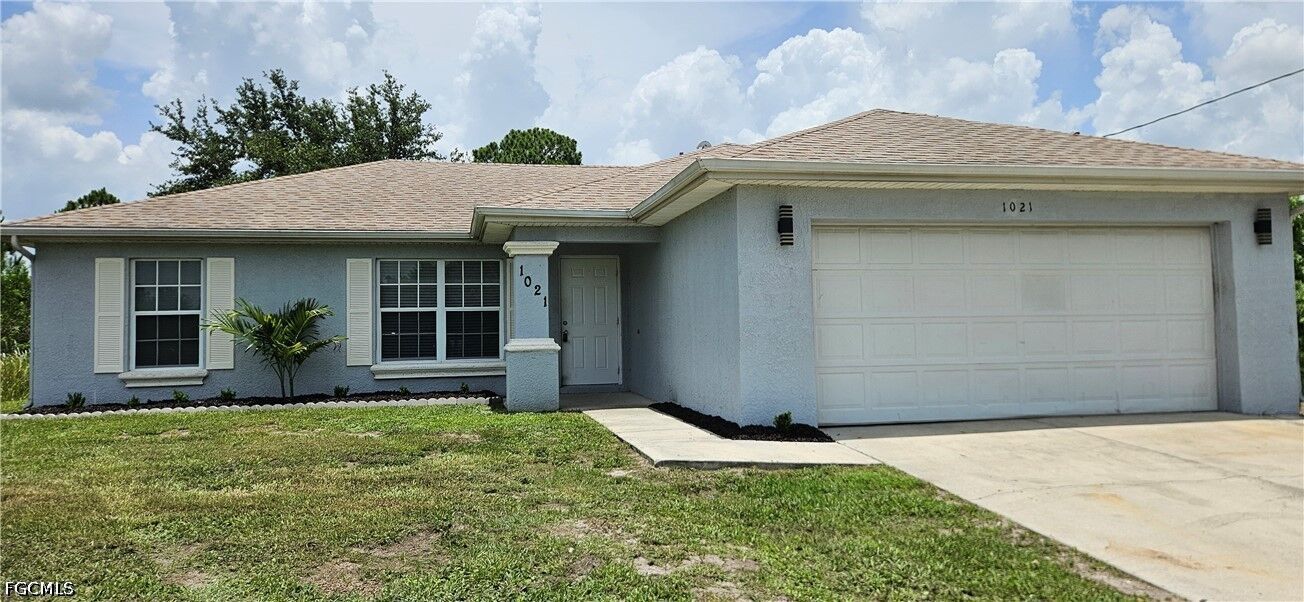 Property Photo:  1021 Berwick Street  FL 33974 