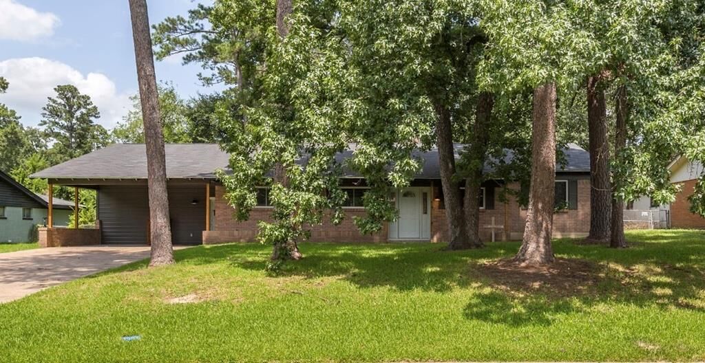 Property Photo:  1305 Robinwood Drive  TX 75904 