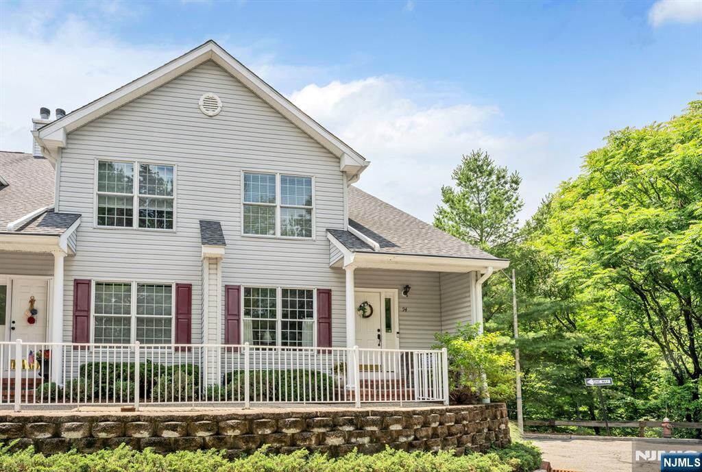 Property Photo:  94 Heather Lane  NJ 07481 