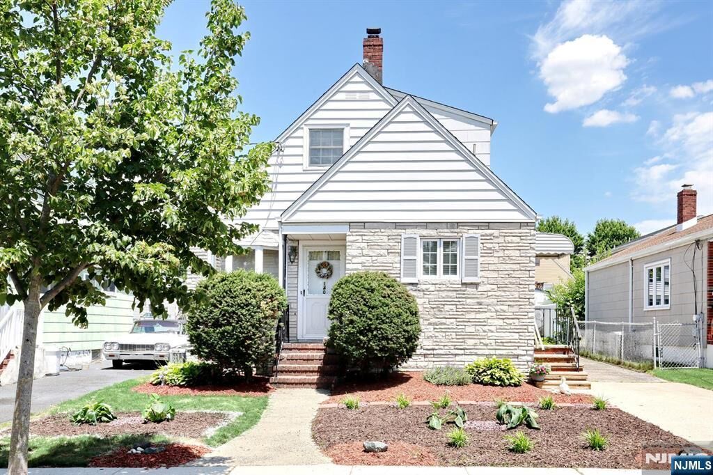 Property Photo:  140 Carlyle Court  NJ 07072 