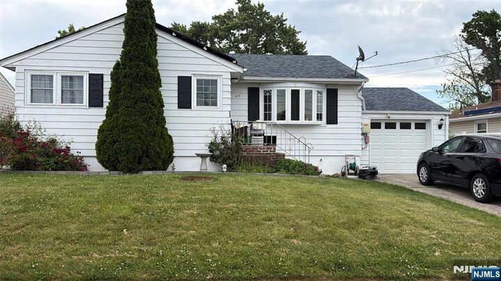 Property Photo:  22 Longview Avenue  NJ 07008 