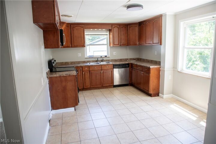 Property Photo:  1315 S Belvoir Boulevard  OH 44121 