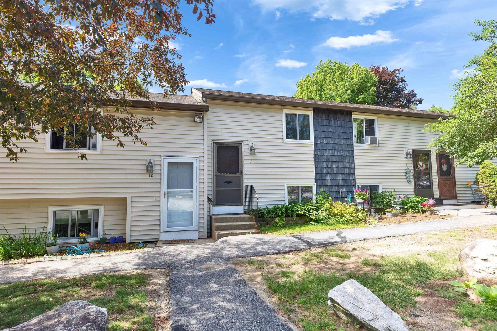 Property Photo:  901 Mammoth Road  NH 03104 
