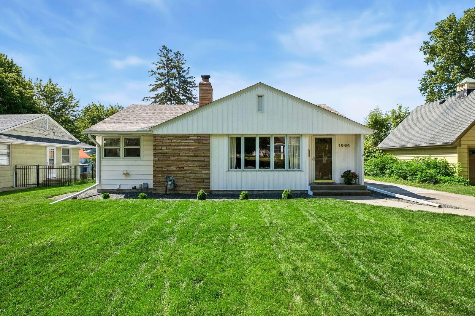 Property Photo:  1664 Bohland Avenue  MN 55116 