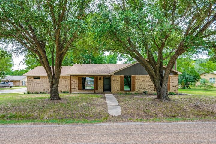 Property Photo: 221 N 1st Street TX 75147