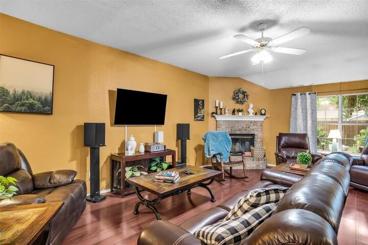 Property Photo:  911 W Lynn Creek Drive  TX 76001 