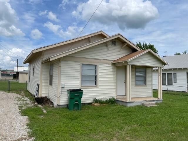 Property Photo: 103 W Wichita Street TX 76230